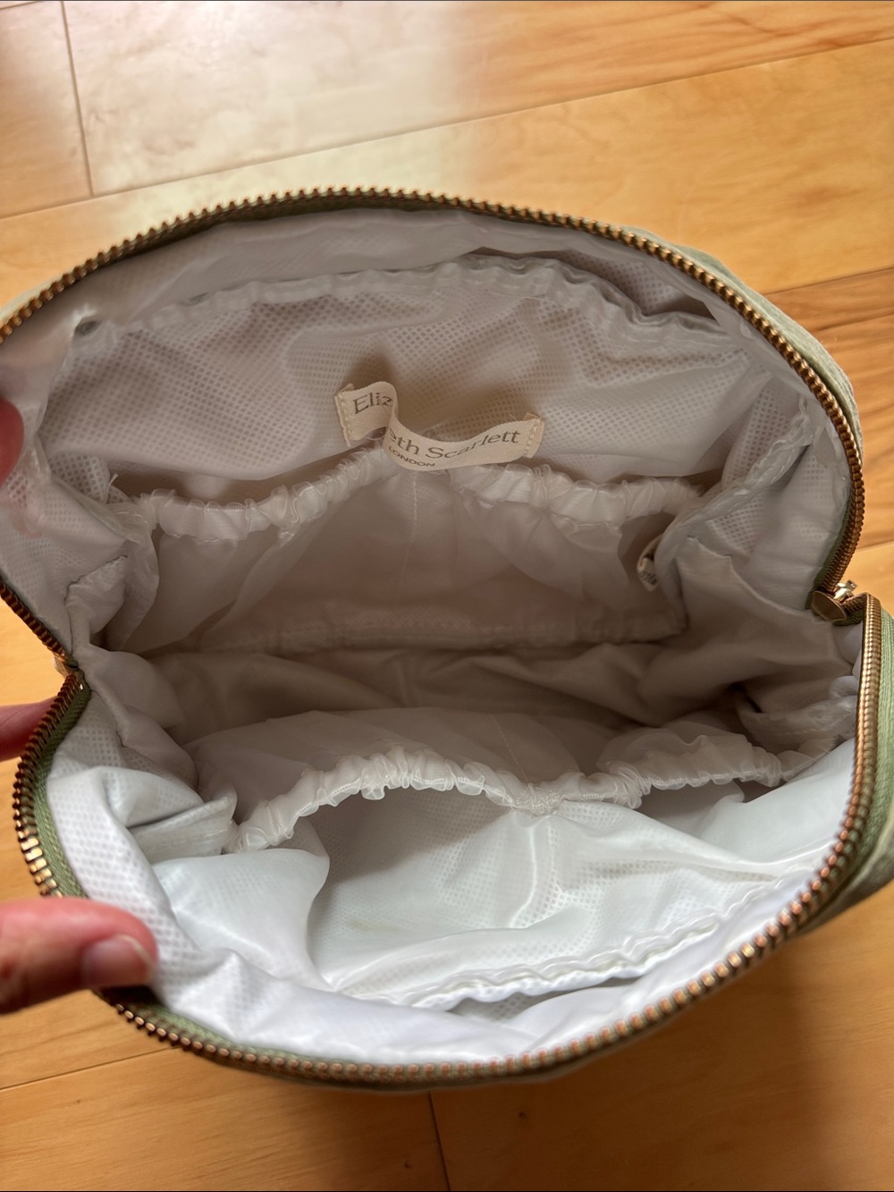 ELIZABETH SCARLETT
Earth Goddess Velvet Wash Bag - Olive - Picture 6 of 10